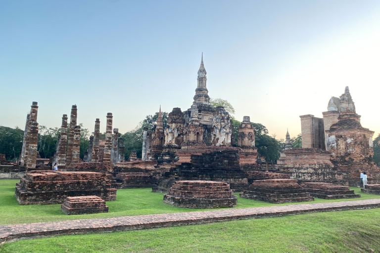 Au départ de Chiang Mai : Personnalisez votre propre circuit du patrimoine de SukhothaiVisite privée avec guide touristique parlant anglais