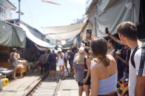 Vanuit Bangkok: drijvende markt en begeleide dagtour door AyutthayaHotelovername in één richting