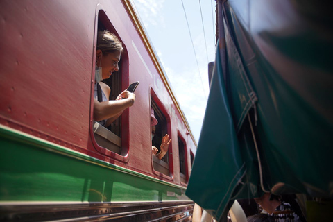 Vanuit Bangkok: drijvende markt en begeleide dagtour door AyutthayaHotelovername in één richting