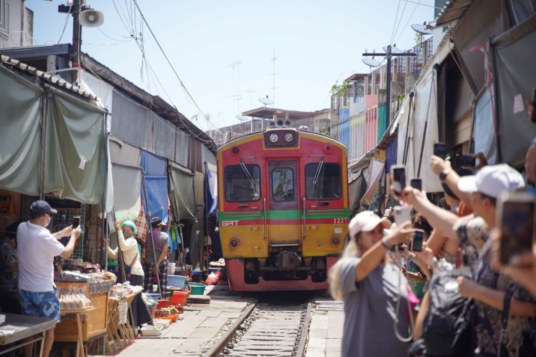 Vanuit Bangkok: drijvende markt en begeleide dagtour door AyutthayaHotelovername in één richting
