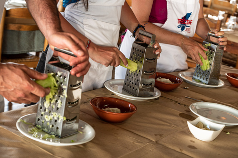 Rhodes: aula de culinária e degustação de vinhos com almoçoTour com embarque e desembarque no hotel