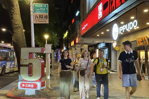 Taipei: Zhongshan District Tour with Comedy Show