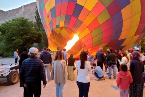 Au départ d'Istanbul : Voyage de 2 jours en Cappadoce avec un hôtel de type ballon+caveVisite privée dans d'autres langues