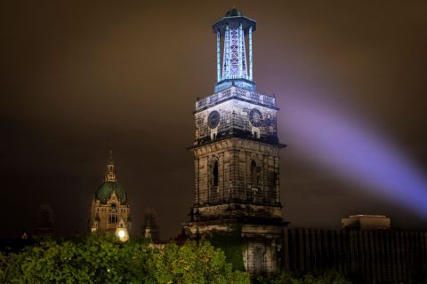 Hanover: Flashlight Guided Walking Tour at Night