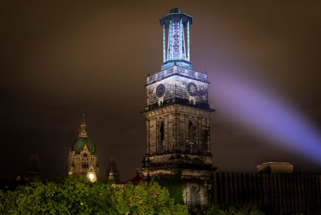Visit Hanover Flashlight Guided Walking Tour at Night in Hannover