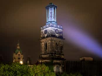 Hanover: Flashlight Guided Walking Tour at Night