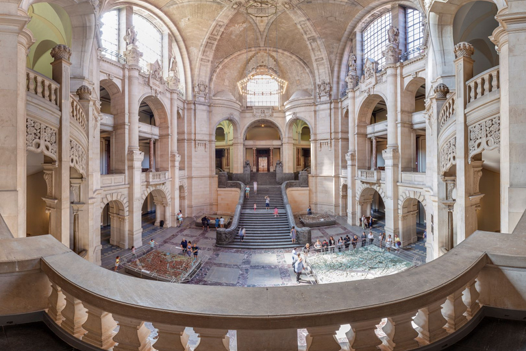 Hannover: New Town Hall exclusive Guided Walking Tour