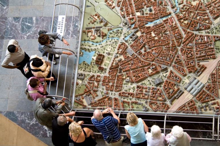 Hannover: New Town Hall Guided Walking Tour