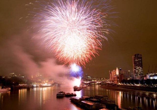 London: NYE Thames Fireworks Cruise on the Thomas Doggett
