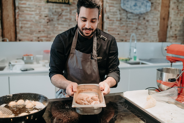 Madrid: Clase de Cocina de Paella y Tapas con Visita al Mercado Local