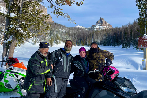 Jackson Hole: Excursión en motonieve de día completo por el Grand TetonJackson Hole: Excursión privada en moto de nieve por el Grand Teton
