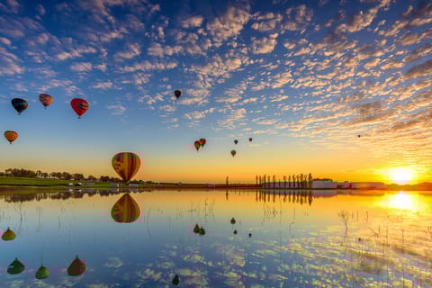 Hunter Valley: Sunrise Balloon Ride with Bubbly Breakfast