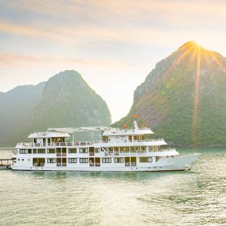 From Hanoi: 2-Day Halong Bay Sightseeing Cruise with Meals