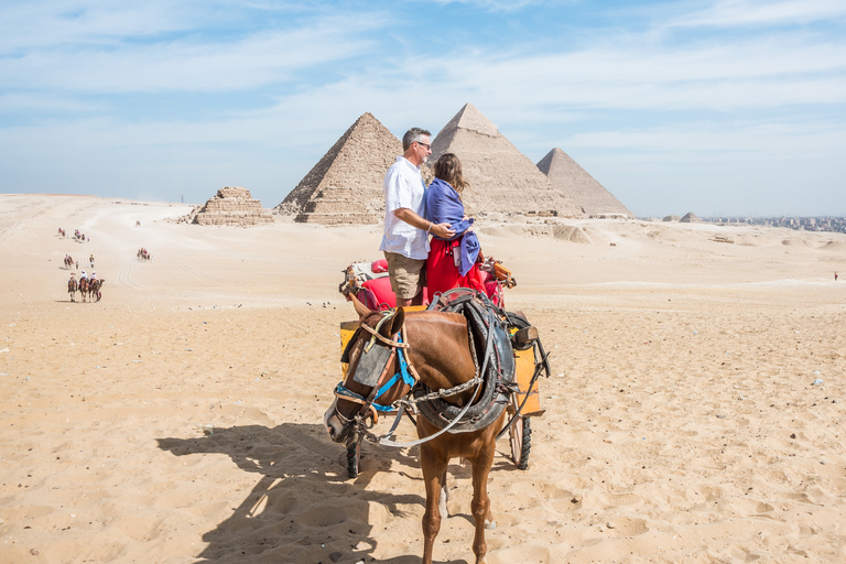 El Cairo: tour de medio día por las pirámides en camello o carruaje de caballosTour privado en carruaje sin tarifas de entrada