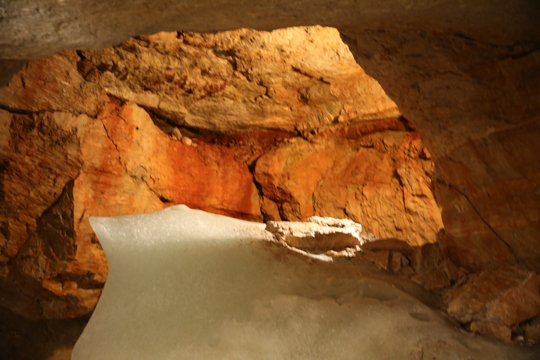 Werfen Ice Caves & Hohenwerfen Castle Private TourPrivérondleiding door Werfen-ijsgrotten en kasteel Hohenwerfen