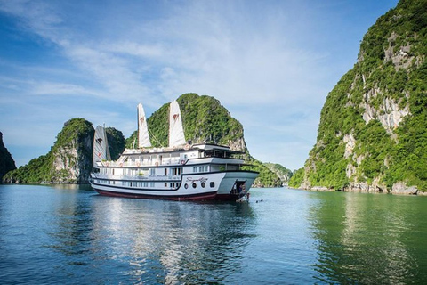 Hanoi: crucero de lujo de 2 días por la bahía de Ha Long con cueva y kayak