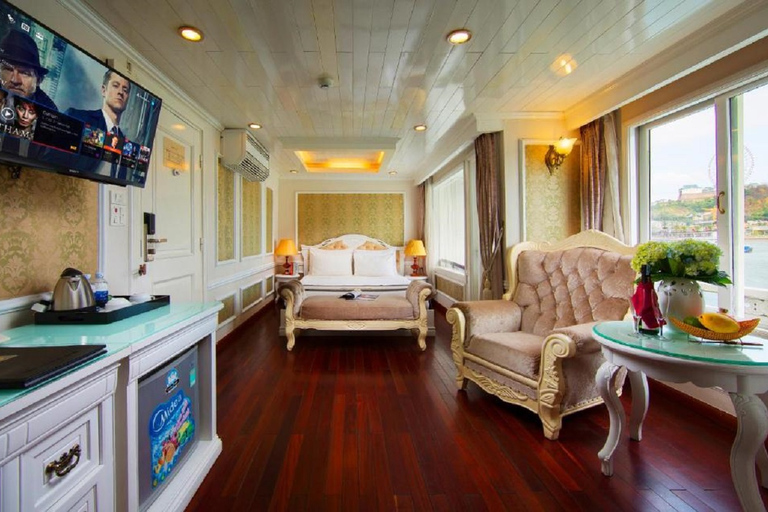 Hanoi: 2-daagse luxe cruise Ha Long Bay met grot en kajakken