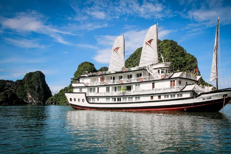 Hanoi: 2-daagse luxe cruise Ha Long Bay met grot en kajakken