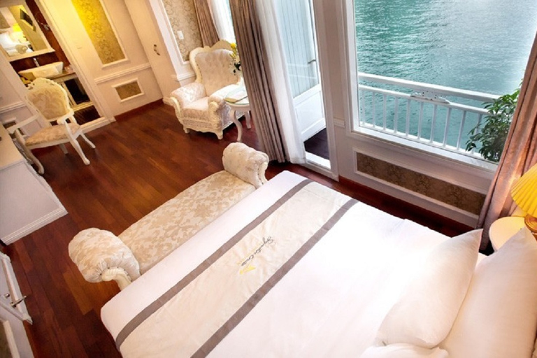 Hanoi: 2-daagse luxe cruise Ha Long Bay met grot en kajakken