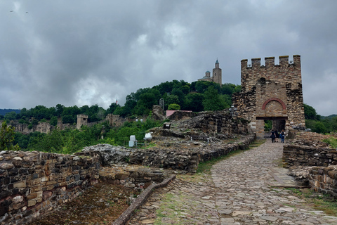 Desde Sofía: Excursión a Veliko Tarnovo y Arbanasi con traslado