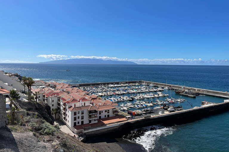 Los Gigantes: excursión en barco con baño, bebida y tapasTour compartido de 3 horas