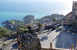 Ab Catania: White Lotus Tour Taormina, Castelmola & Naxos