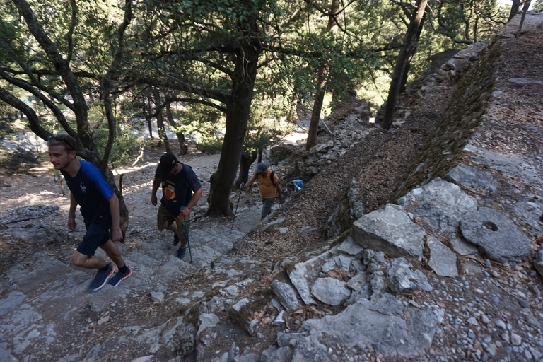 Rhodos: wandeling naar de berg Profitis Ilias vanuit SalakosMet ophalen en wegbrengen