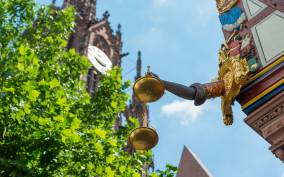 Frankfurt: New Old Town and Highlights Guided Walk in German