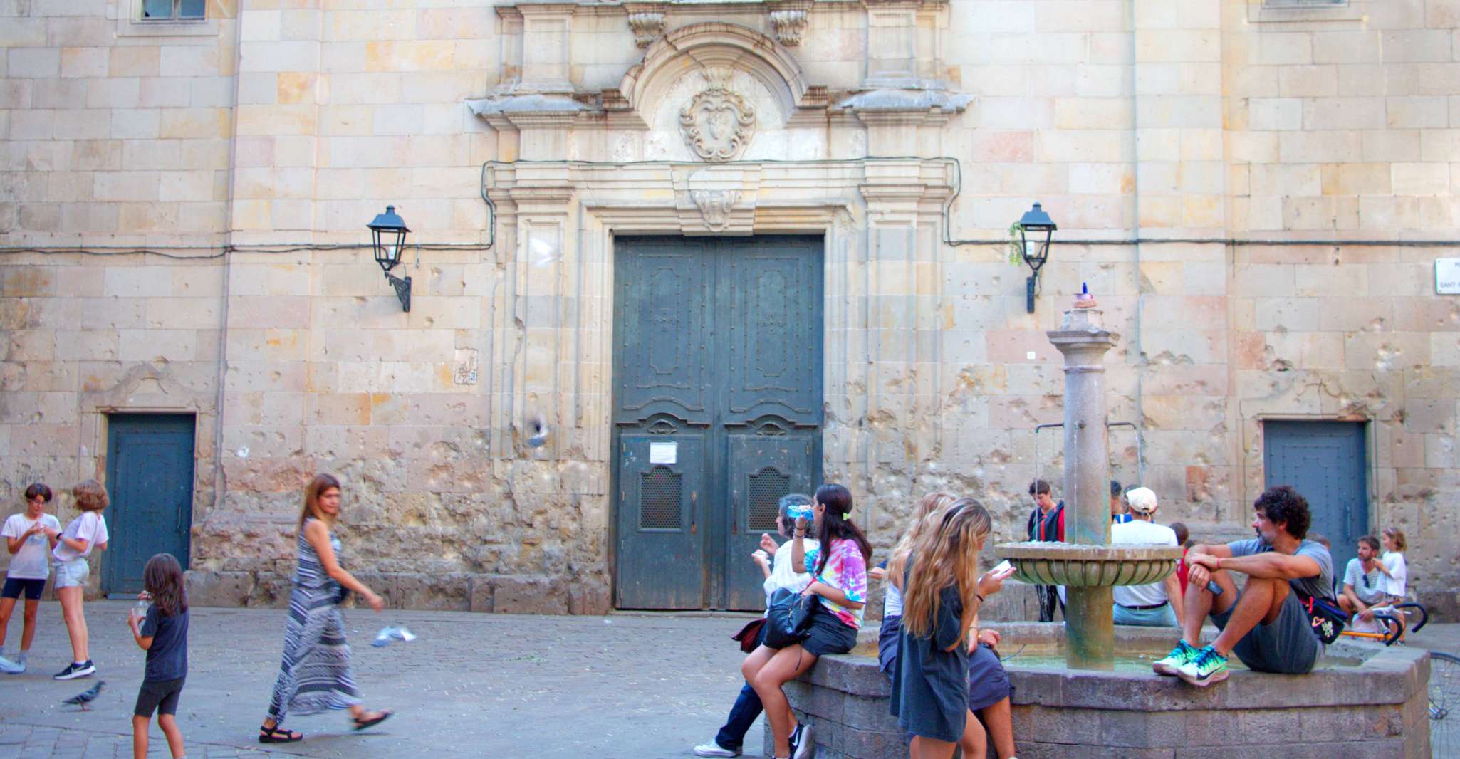 Barcelona City, El Raval und Gothic Quarter Audio Tour - Hizvo