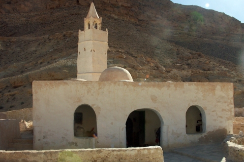 Von Djerba Midun: 2-tägige Tour durch die Wüste und antike HüttenTunesien: 2-Tage, 1-Nacht Wüstentour mit antiker Hütte