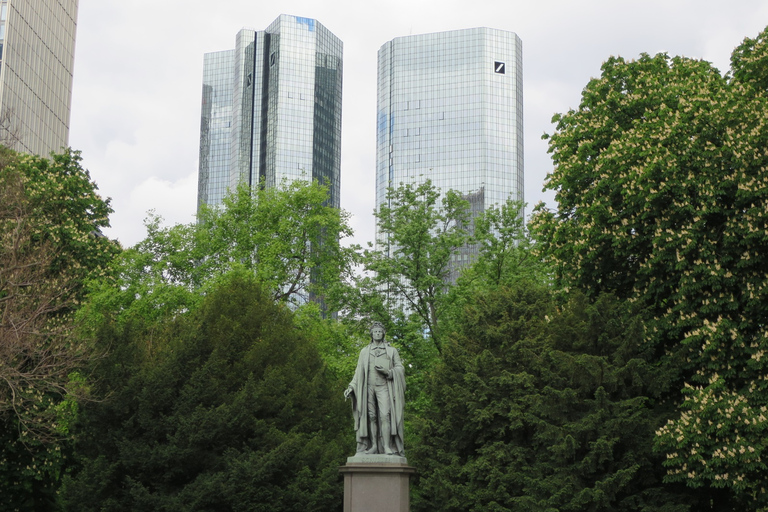 Begeleide wandeling tussen palmbomen en skylineMini-expeditie door de stadsjungle van Frankfurt