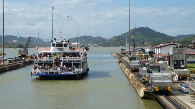 Visit Panama Canal Partial Transit Tour in Ciudad de Panamá, Panamá