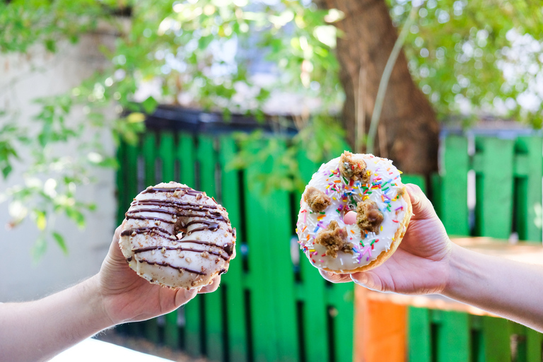 Toronto: Guided Donut Walking Tour with Tastings and CoffeeTour in English