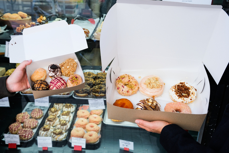 Toronto: Tour guidato a piedi della ciambella con degustazione e caffèTour in inglese