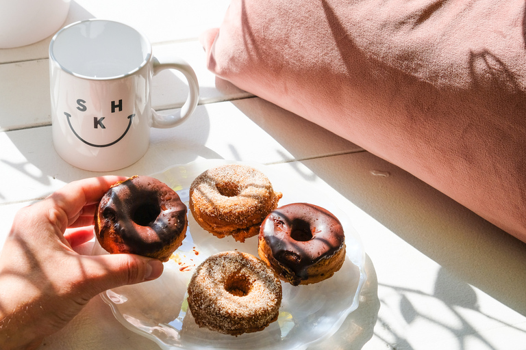 Toronto: Guided Donut Walking Tour with Tastings and CoffeeTour in English