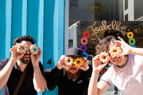 Toronto: Guided Donut Walking Tour with Tastings and CoffeeTour in English