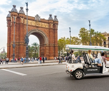 Barcelona: Private City Tour by Eco Tuk Tuk