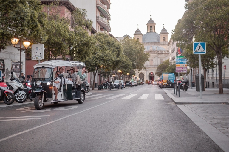 Madrid: standsrondleiding per elektrische tuktukMadrid: expert stadsrondleiding per elektrische tuktuk 3 uur