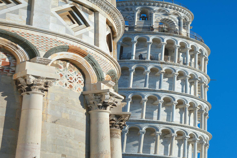 Vanaf Livorno (cruisehaven): busvervoer naar Pisa en LuccaVervoer met rondwandeling in Lucca