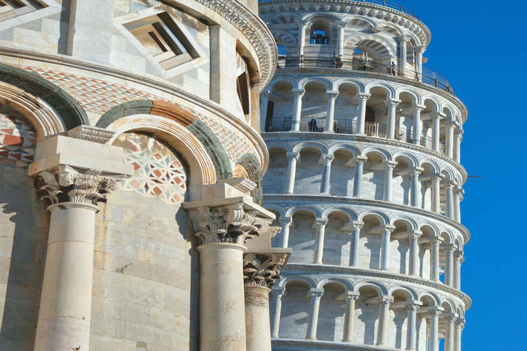 Vanaf Livorno (cruisehaven): busvervoer naar Pisa en LuccaVervoer met rondwandeling in Lucca