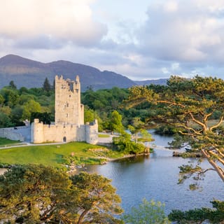 Gap of Dunloe: Guided Boat, Jaunting Car, and Bus Tour