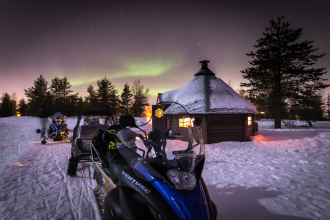 Levi: Snöskotersafari i norrskenet och picknick vid lägerelden