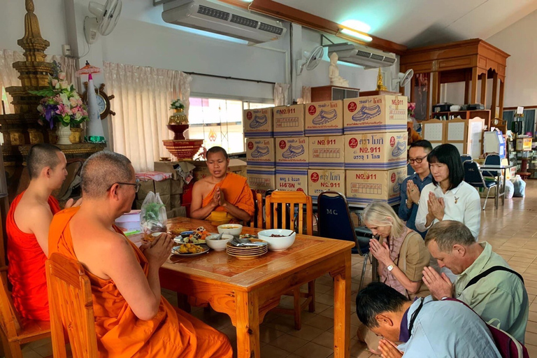 Chiang Mai: Silver Craftwork Temple Tour with Monk MeetingShared Group Tour