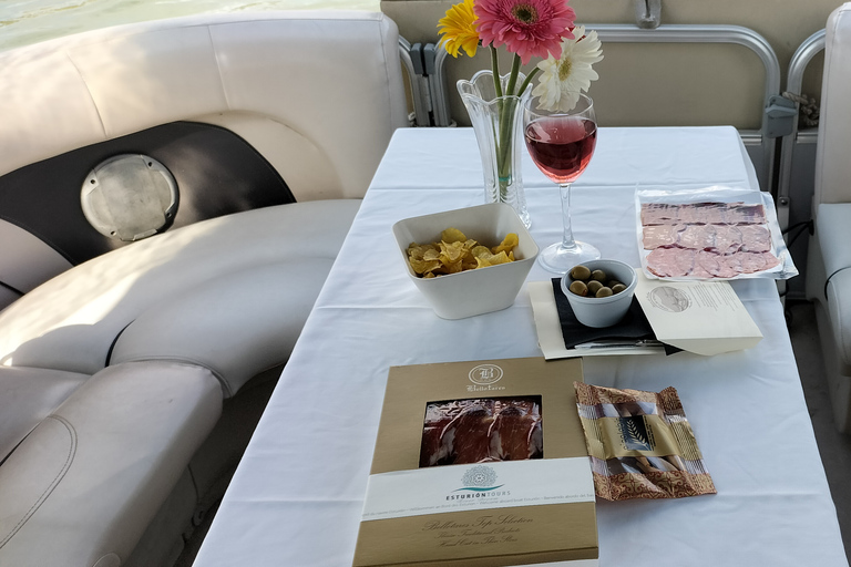 Seville: Exclusive River Boat Tour with Tapas