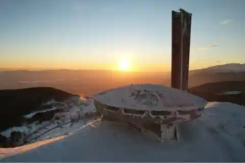 Von Sofia aus: Buzludzha-Denkmal und das Rosental