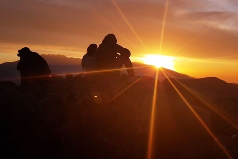 Van Santiago: zonsondergang Valle Nevado in het AndesgebergteVan Santiago: bezienswaardigheden bekijken in het Andesgebergte en uitzicht op de zonsondergang