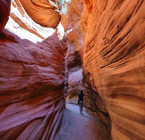 Red Canyon (Peek-a-Boo Canyon): Off-Road Jeep Tour & Hike