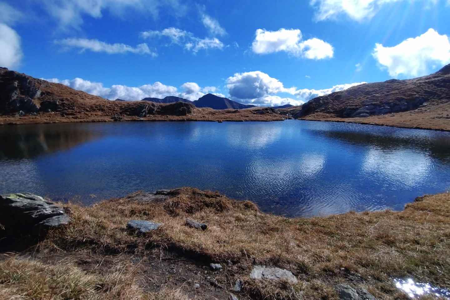 「カルパチアの高地：バレア滝と湖のハイキング」