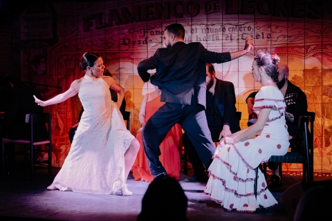 Madrid: Espectáculo Flamenco de Leones y Experiencia GastronómicaCon Cóctel y Cena: Menú Lunares