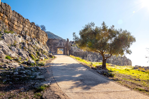 Au départ d'Athènes : circuit de 6 jours dans le Péloponnèse, en train à crémaillère et à Zakynthos.Hôtel 4 étoiles ou boutique